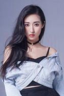 白依