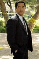 金?！げ? /><p>金?！げ?演員：蒂姆·康</p>加州調(diào)查局探員。Lisbon組中的亞洲組員，話不多，但有時相當(dāng)幽默。曾加入黑幫組織“芳香花園少爺幫”，綽號“冰人iceman”。之后參軍入伍、成為了一名警察。在加入CBI之前他在少管所工作。</li><li><img src=