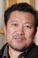 何偉