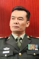 龍?zhí)? /><p>龍?zhí)?演員：宋佳倫</p>07集團(tuán)軍軍長(zhǎng)。當(dāng)南國(guó)某邊境大毒梟青陶卷土重來，向我軍特種兵公開叫板時(shí)，為保國(guó)家安全，龍?zhí)杜R危受命，與某省公安緝毒大隊(duì)在邊境設(shè)伏抓捕毒梟，與毒梟青陶展開雷霆霹靂般的生死絕殺……最終活捉青陶，搗毀國(guó)際販毒集團(tuán)，受到了軍委嘉獎(jiǎng)，成為他們軍自抗美援朝以來的第二次重大榮譽(yù)。</li><li><img src=